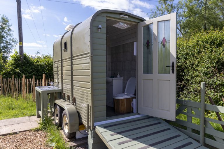 GlampingBathroom 768x512