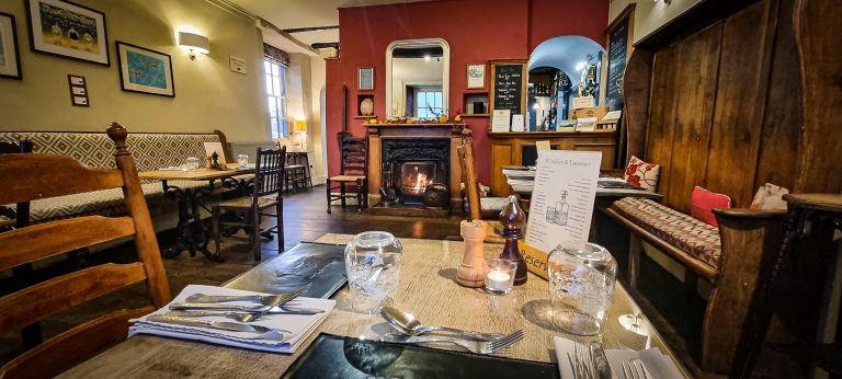 Hotel Middle Bar 768x346