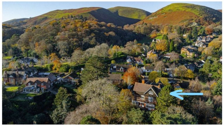 Mynd from above with arrow 768x438