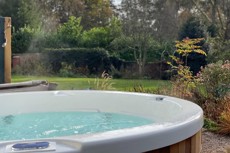 Hot tub 1 768x512