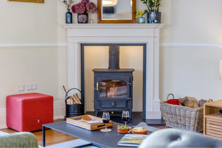 Lounge fire 1 768x512