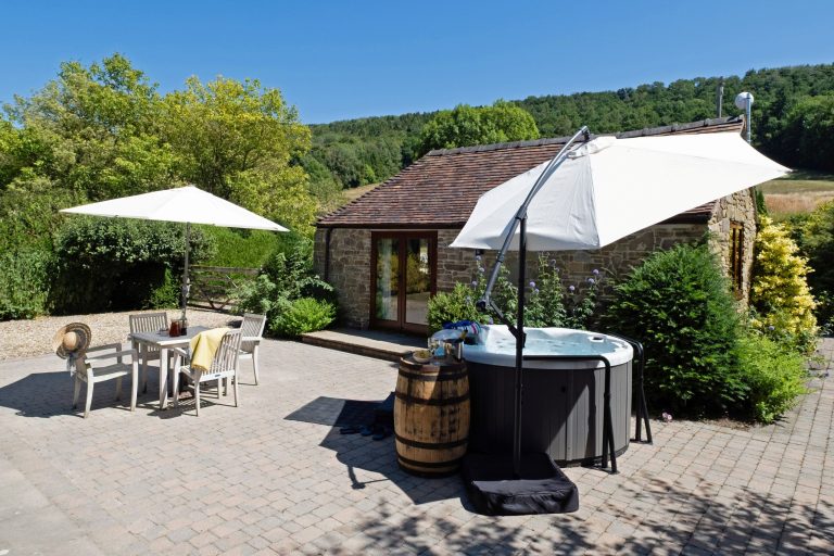 Garden Cottage (sleeping 3) with Private Hot Tub Garden Cottage (sleeping 3) with Private Hot Tub